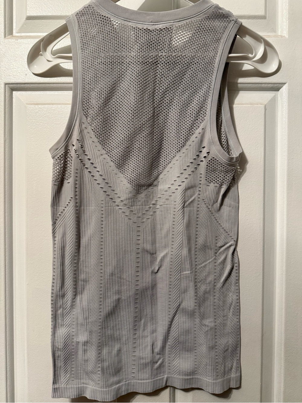 Athleta Seamless Mesh Tank XS Gray Ventilated Performance Top - Picture 4 of 6
